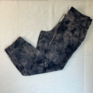 EUC Lululemon Ready to Rulu Jogger Crop
Diamond Dye Lunar Rock True Navy 8